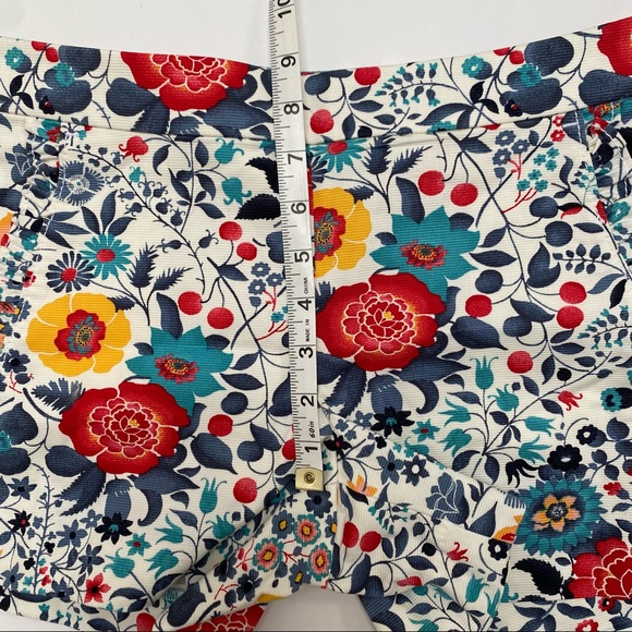Loft Ruffle Pocket Floral Shorts - Picture 7 of 9